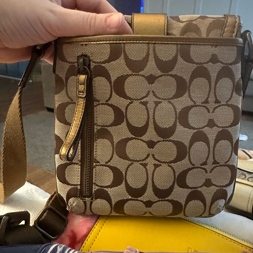 Coach CrossBody - Picture 6 of 12